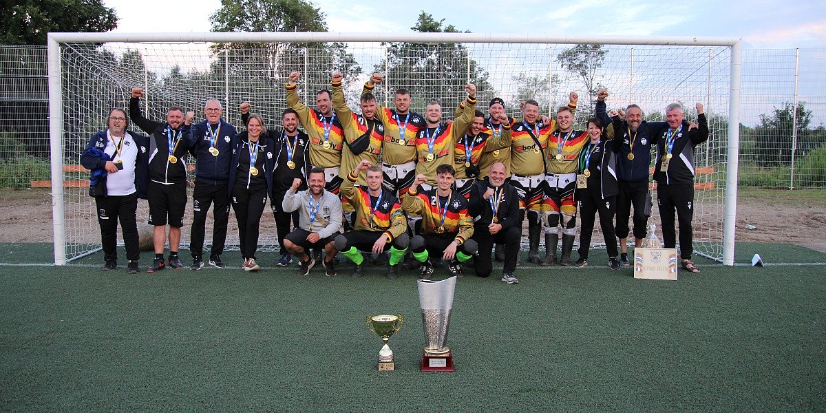 Motoball Team Germany feiert den EM-Titel 2026.