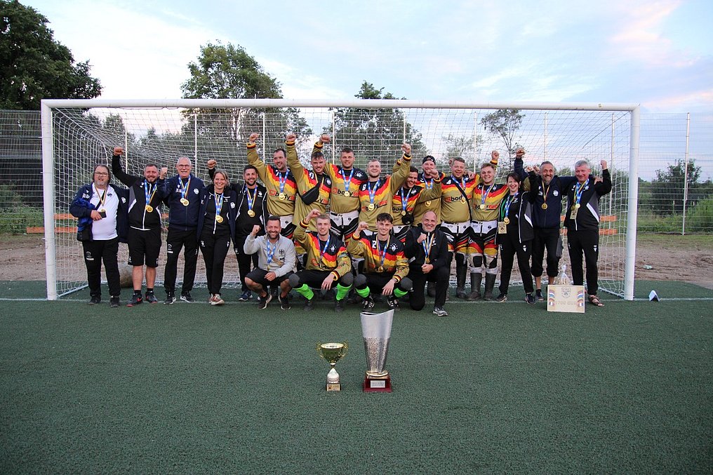 Motoball Team Germany feiert den EM-Titel 2026.