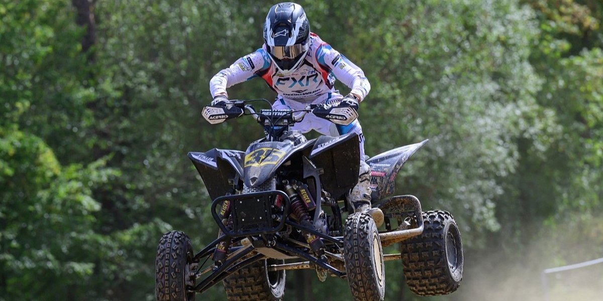 Matteo Stiller wird jüngster Champion Stiller im Sprung auf seinem Quad