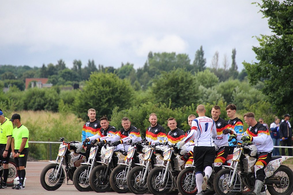 Deutsche Motoball-Nationalmannschaft vor dem Spiel bei der EM 2026 in Skuodas.